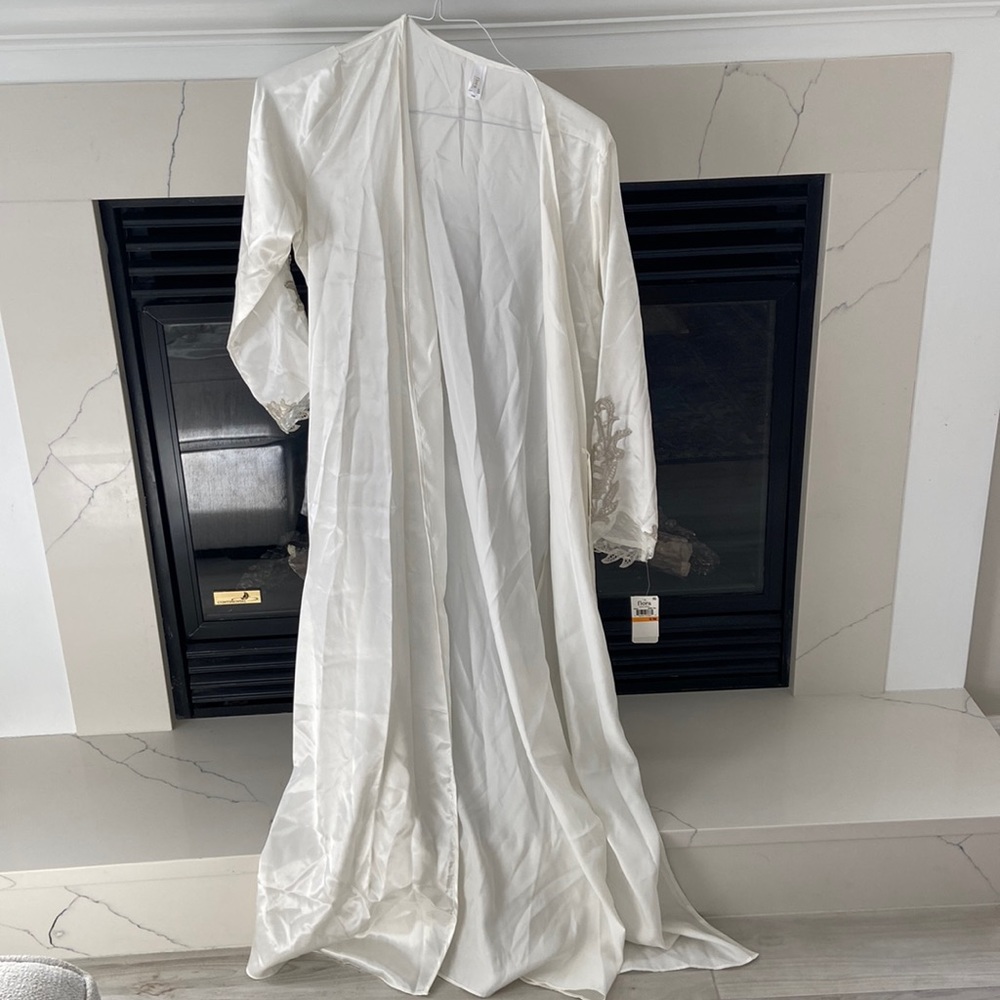 Brand new flora bridal set in ivory